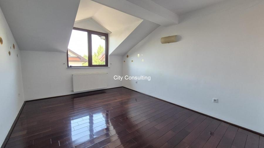 Casă cu 6 camere cu Teren 300 Mp în Pipera