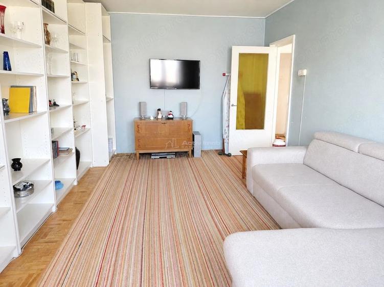 Apartament cu 3 camere decomandat în Central