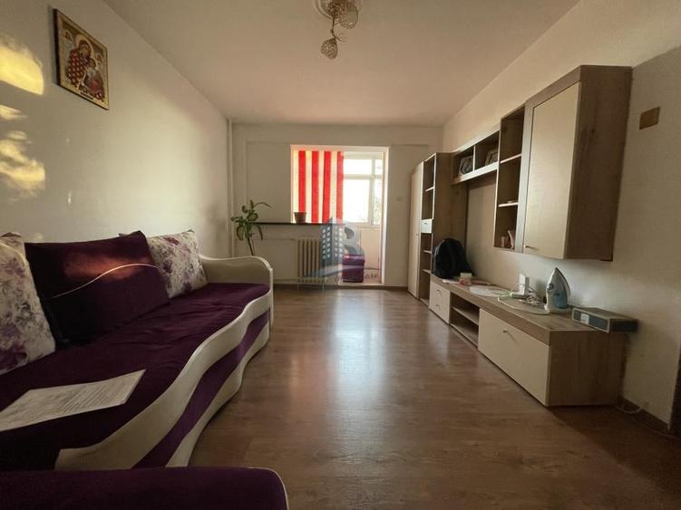 Apartament cu 2 camere decomandat, mobilat în Tei