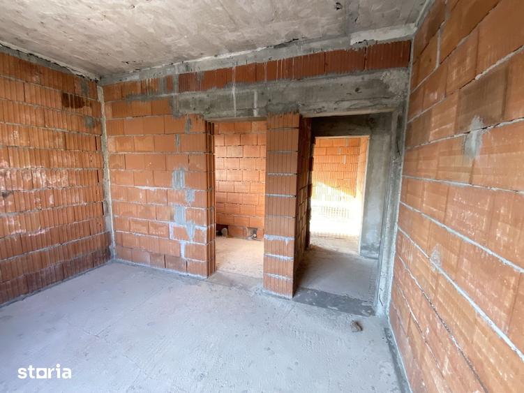 Casă cu 5 camere cu Teren 200 Mp în Sânmihaiu Român