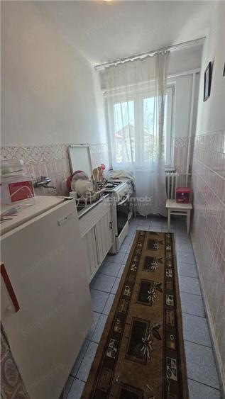 Apartament cu 2 camere semidecomandat în Craiovița Nouă