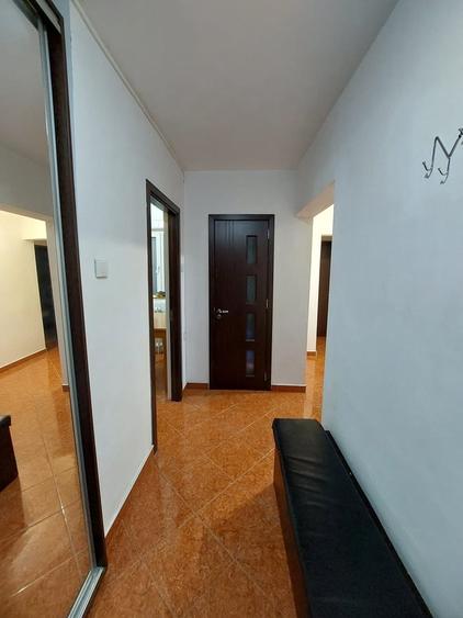 Apartament cu 3 camere decomandat în Brâncoveanu