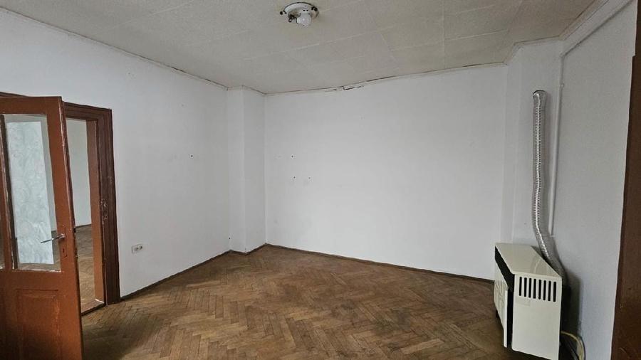 Casă individuală cu 3 camere cu Teren 130 Mp în Central