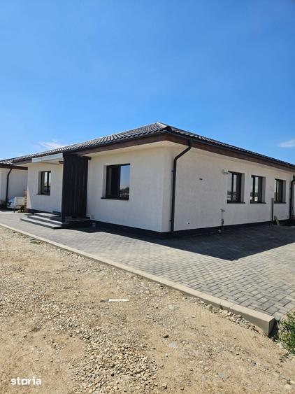 Casă cu 4 camere cu Teren 380 Mp în Crevedia