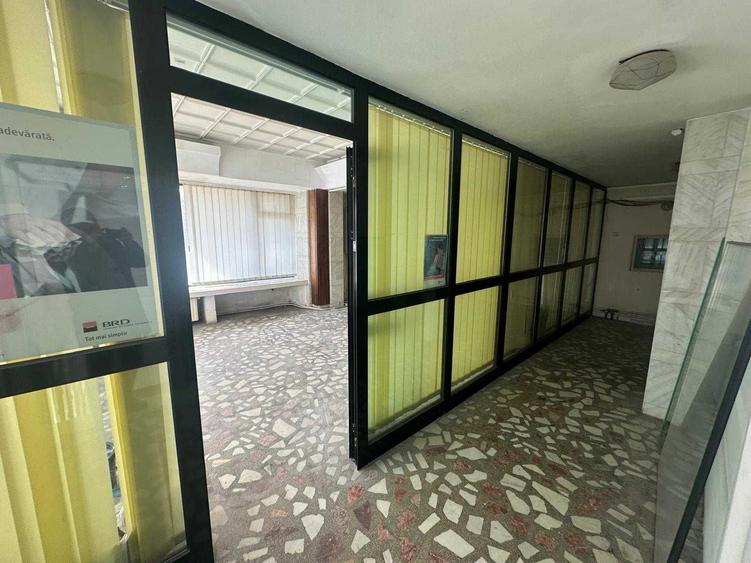 Spațiu comercial, de 200 mp, în Central
