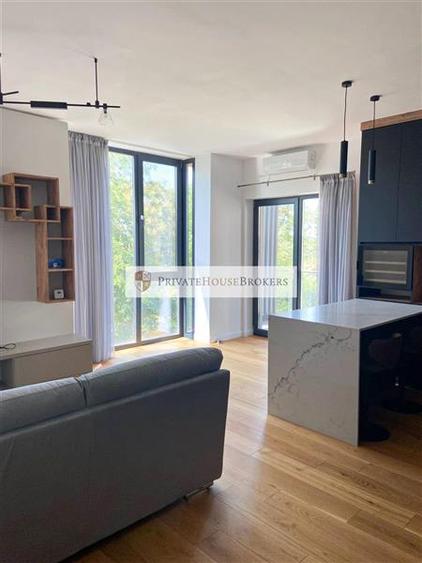 Apartament cu 2 camere semidecomandat, mobilat în Pipera