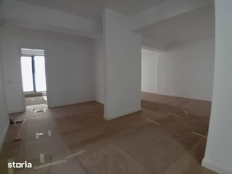 Apartament cu 4 camere decomandat în Herăstrău