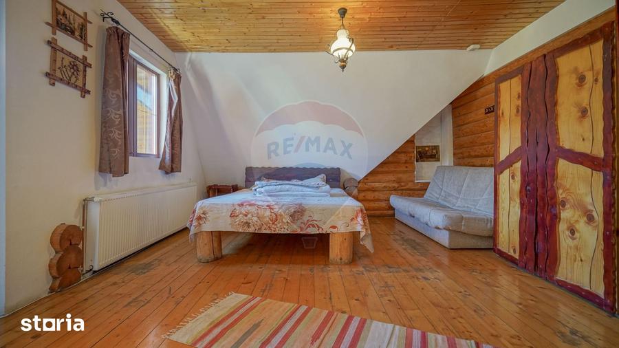 Casă cu 8 camere cu Teren 1000 Mp în Central