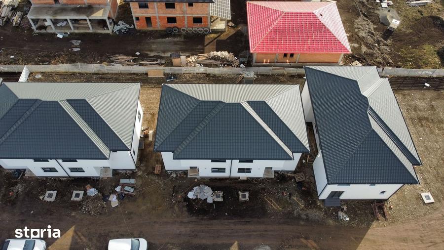 Casă cu 4 camere cu Teren 250 Mp în Noua
