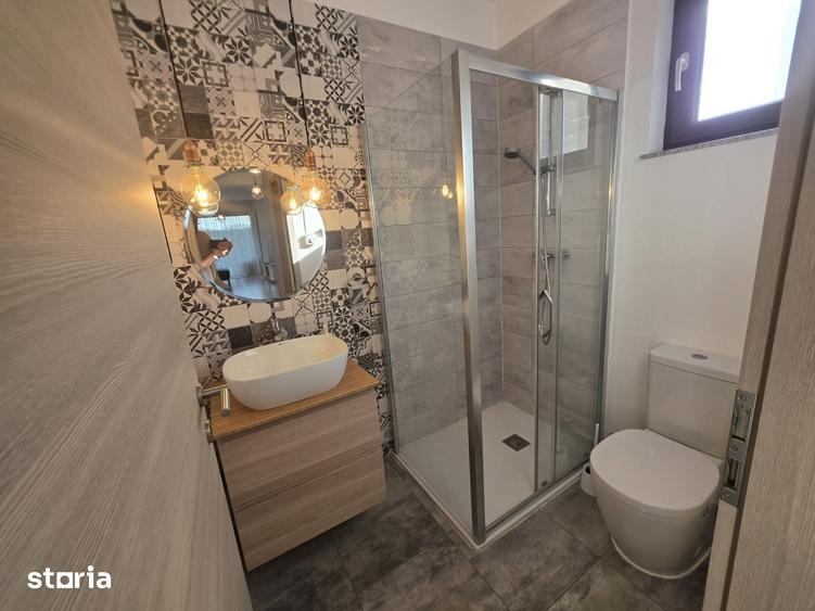 Casă cu 5 camere cu Teren 250 Mp în Central