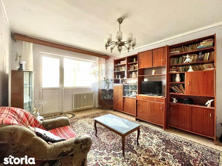 Apartament cu 3 camere de vanzare - Casa de Cultura - 2