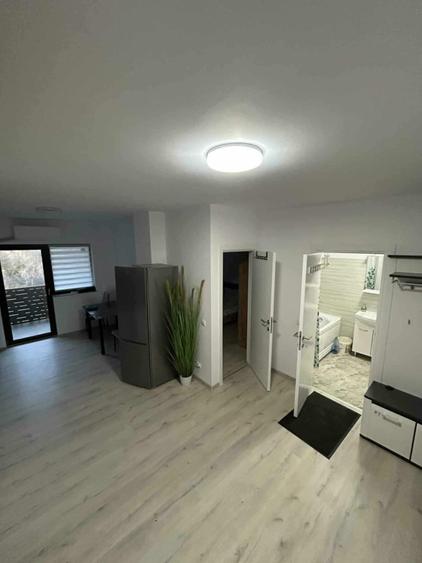 Apartament cu 3 camere semidecomandat, mobilat în Florești