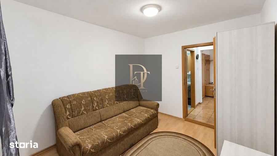 Apartament cu 3 camere decomandat în Tractorul