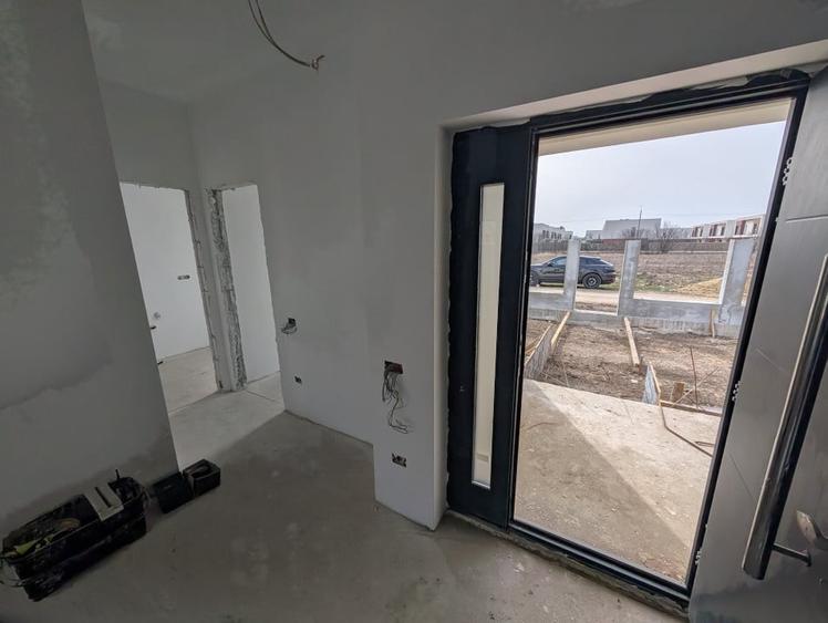 Casă individuală cu 4 camere cu Teren 350 Mp în Tunari