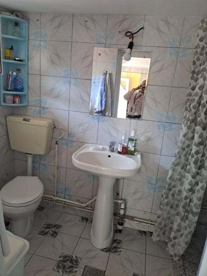 Casă individuală cu 4 camere cu Canalizare în Bariera Vâlcii