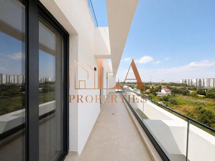 Penthouse cu 3 camere decomandat în Sud-Vest