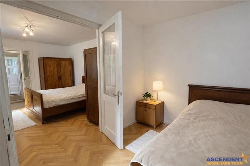 Casă individuală cu 4 camere cu Teren 150 Mp în Central