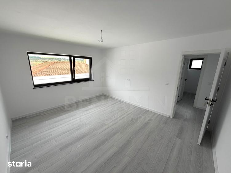 Casă cu 5 camere cu Teren 301 Mp în Cârcea