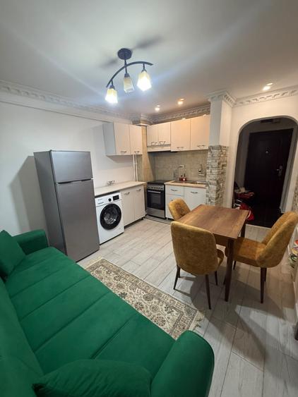 Apartament cu 3 camere semidecomandat, mobilat în Teiul Doamnei
