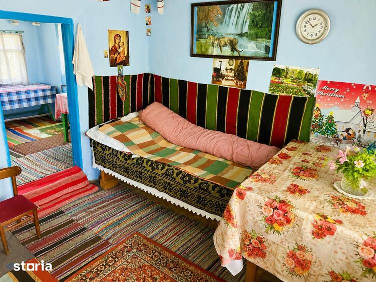 Casă cu 2 camere cu Teren 3000 Mp în Podu Roș
