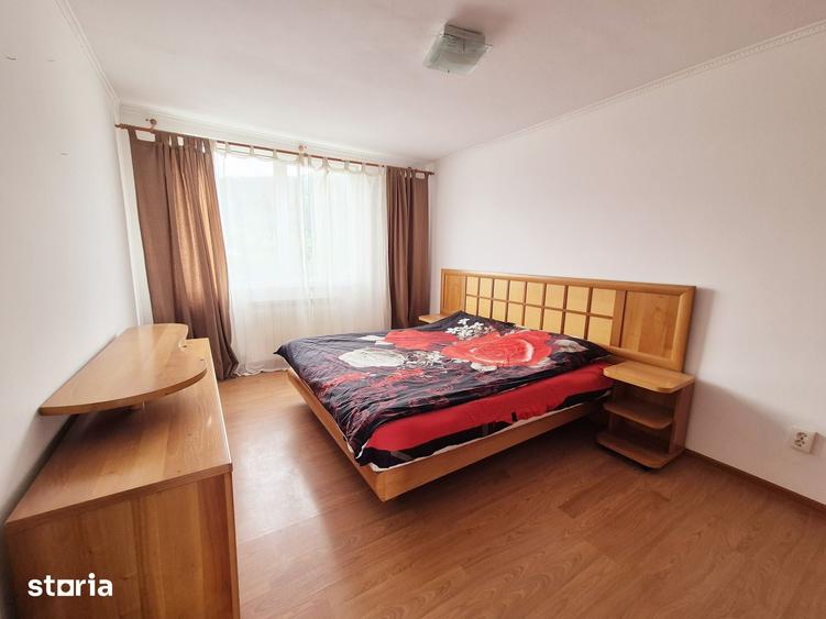 Apartament cu 3 camere decomandat în Est