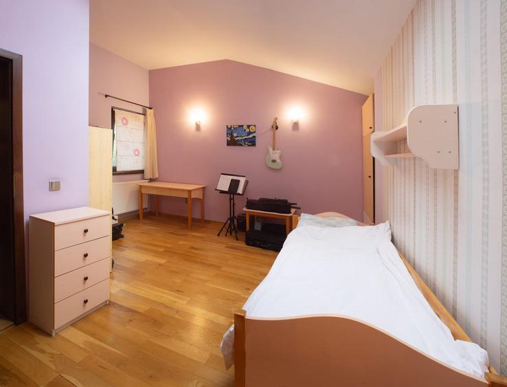 Casă individuală cu 6 camere cu Garaj în Făget