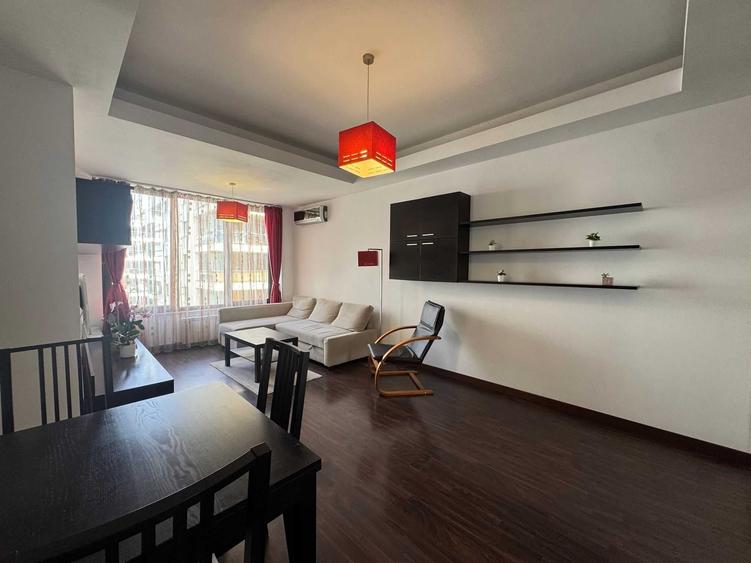 Apartament cu 3 camere semidecomandat în Herăstrău