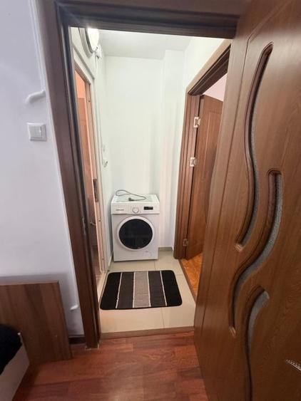 Apartament cu 2 camere semidecomandat, mobilat în Craiovița Nouă