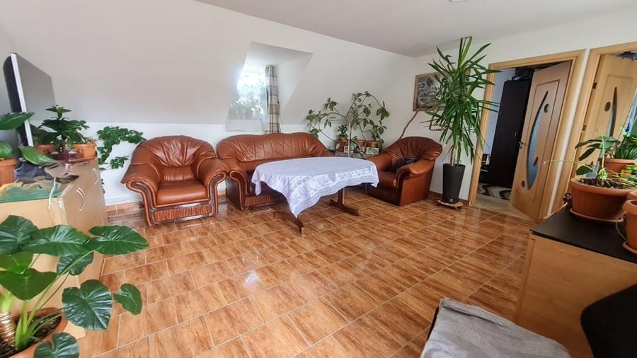 Casă cu 5 camere cu Teren 450 Mp în Trei Stejari
