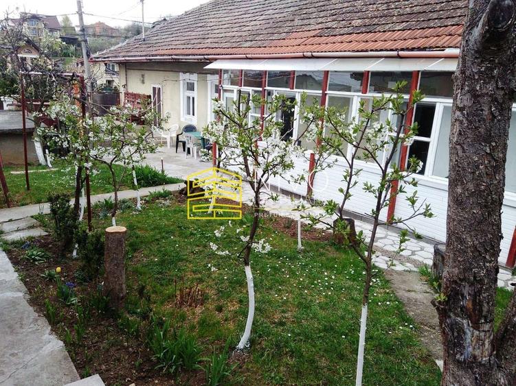 Casă individuală cu 11 camere cu Piscina în Platou