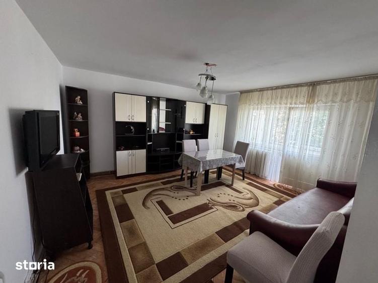Apartament cu 3 camere decomandat în Micro 16