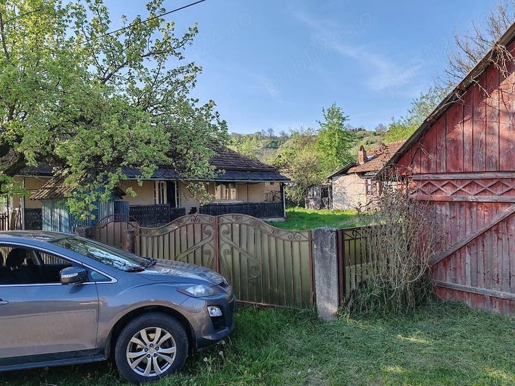 Casă cu Teren 3000 Mp în Solona