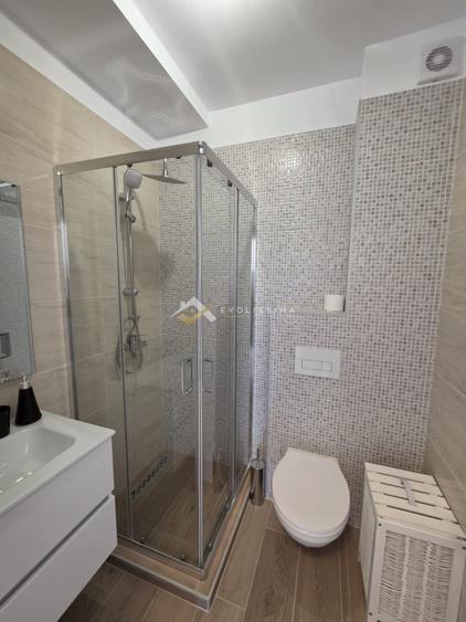 Apartament cu 3 camere decomandat, mobilat în Cristian