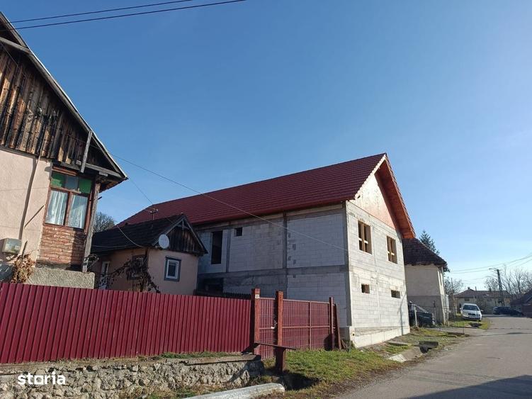 Casă cu 4 camere în Brăișoru