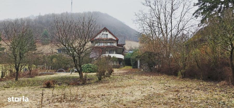 Casă cu 4 camere în Luna