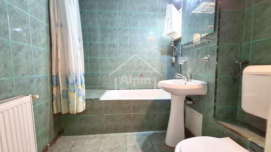 Apartament cu 4 camere decomandat în Răcădău