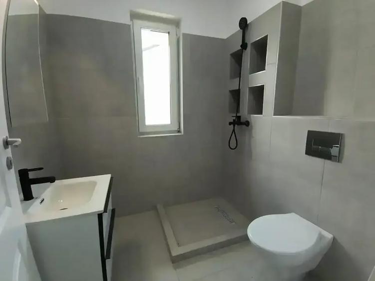 Casă individuală cu 4 camere cu Canalizare în Otopeni