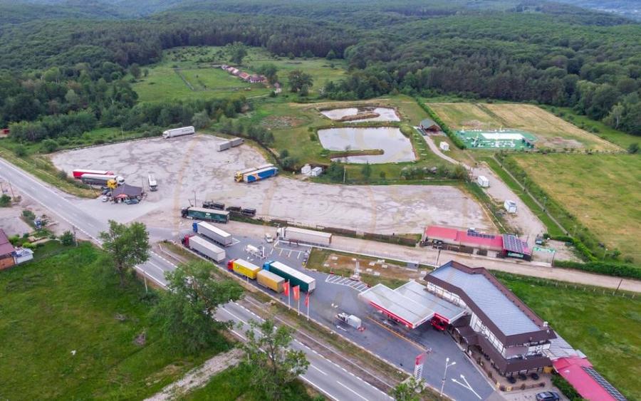 Spațiu comercial, de 855 mp, în Lintești