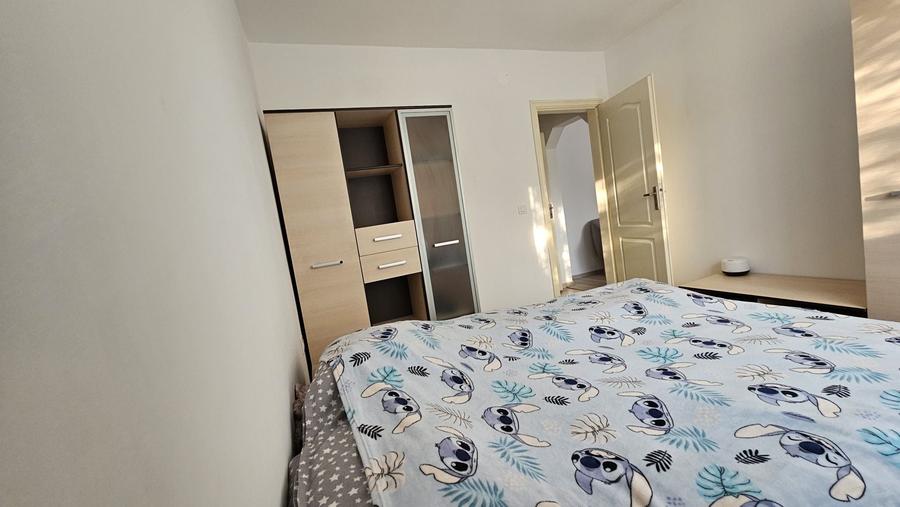 Apartament cu 3 camere semidecomandat în Central