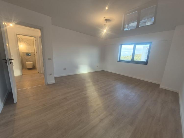 Apartament cu 3 camere decomandat în Nicolina