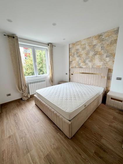 Apartament cu 3 camere în Apărătorii Patriei