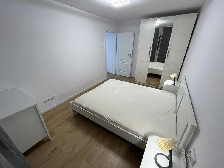 Apartament cu 3 camere semidecomandat în Berceni