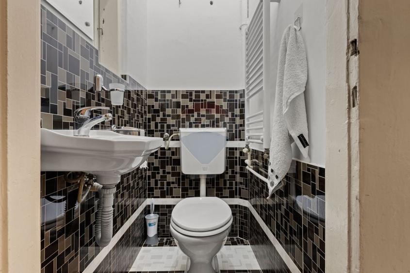 Apartament cu 3 camere semidecomandat, mobilat în Boul Roșu
