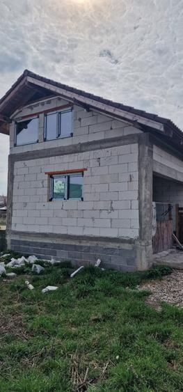 Casă individuală cu 3 camere cu Teren 2712 Mp în Oarda