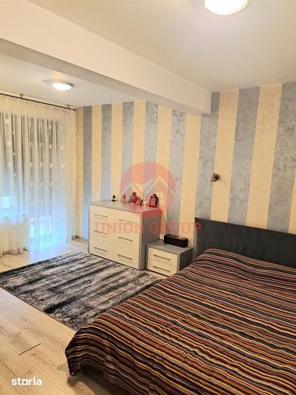 Casă cu 10 camere cu Teren 394 Mp în Central