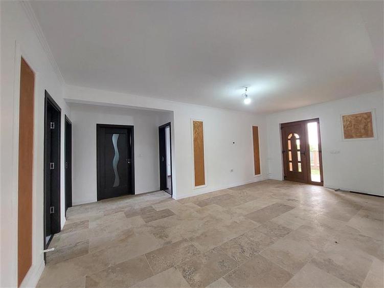 Casă individuală cu 4 camere cu Teren 660 Mp în Vinga