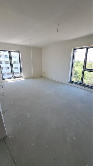 Apartament cu 3 camere decomandat în Jiului
