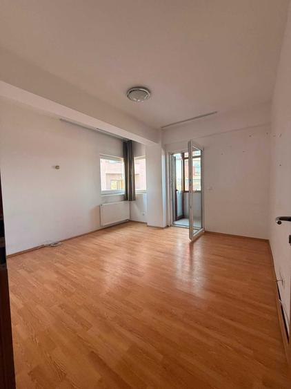 Apartament cu 2 camere semidecomandat în Independenței