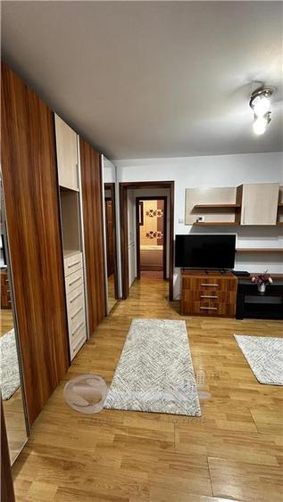 Apartament cu 2 camere semidecomandat, mobilat în Podu Roș