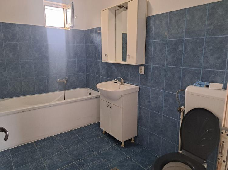 Casă cu 3 camere decomandat în Ariceștii Rahtivani
